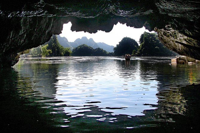 Trang An Boat Ride and Hoa Lu Temples - Key Points