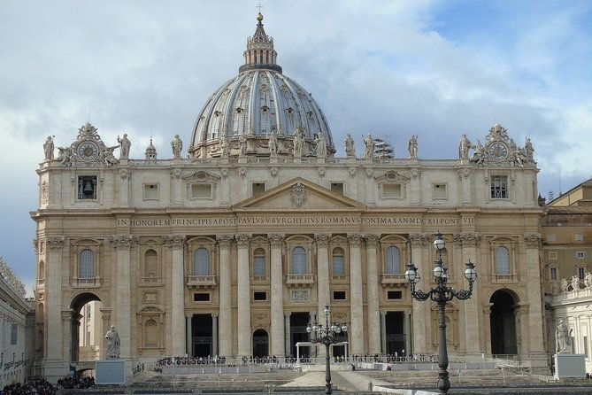 transfer-fiumicino-fco-airport-to-civitavecchia-port-with-3-hours-rome-tour