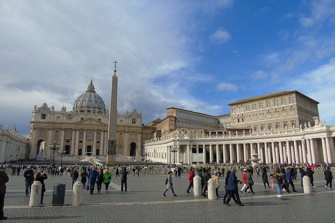 transfer-fiumicino-fco-airport-to-civitavecchia-port-with-3-hours-rome-tour