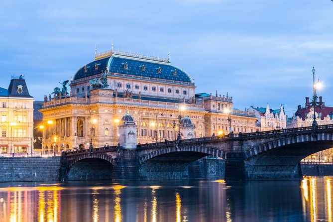 transfer-from-cesky-krumlov-to-prague-private-daytrip-with-2h-for-sightseeing