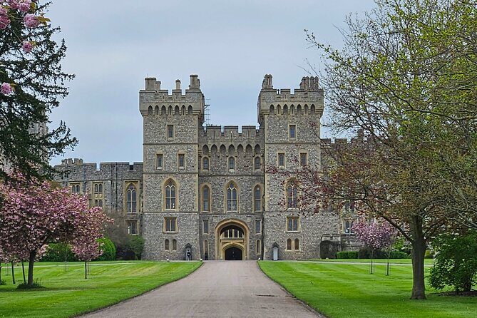 Transfer from Southampton to Heathrow via Stonehenge and Windsor - An In-Depth Look at the Tour Experience