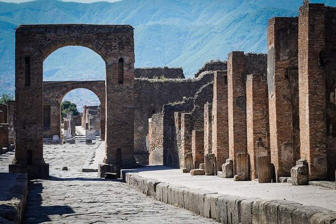 transfer-naples-airport-station-to-sorrento-with-stop-in-pompeii