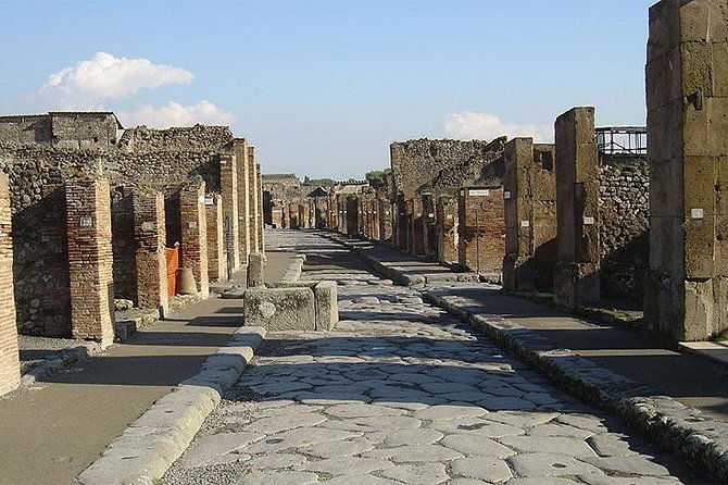 transfer-naples-to-ravello-and-stop-in-pompeii