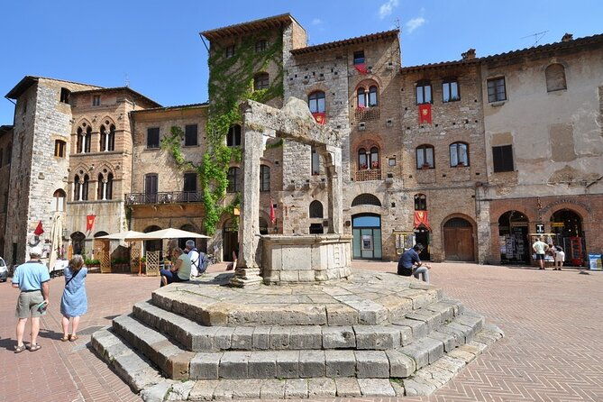 transfer-tour-florence-to-lucca-with-a-stop-in-san-gimignano