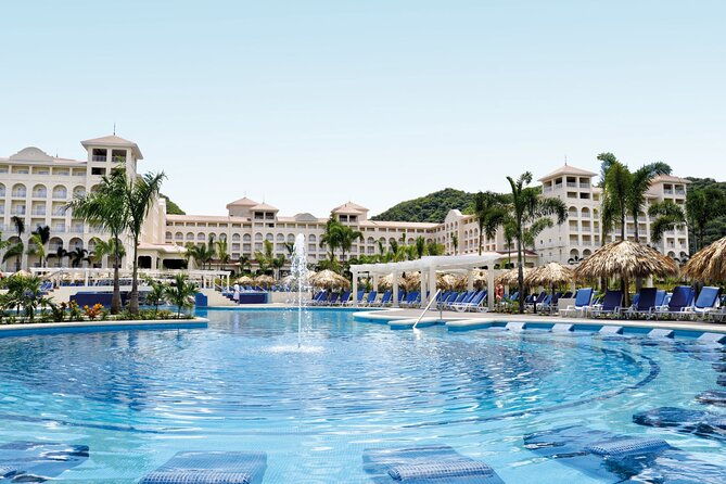 transportation-from-liberia-airport-to-riu-palace-guanacaste