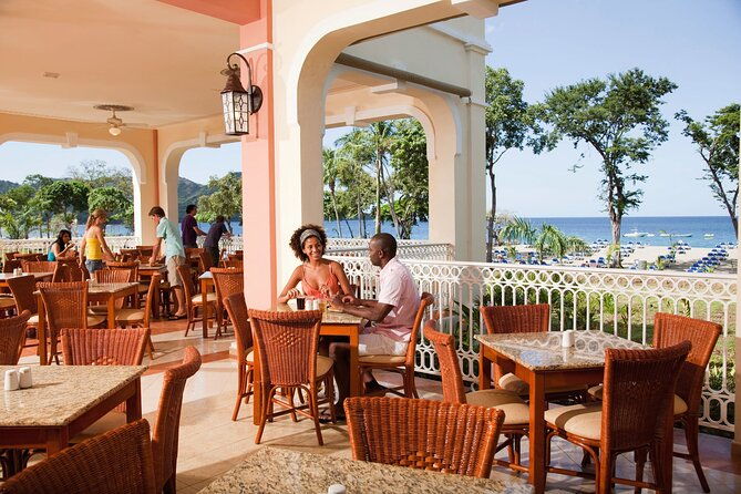 transportation-from-liberia-airport-to-riu-palace-guanacaste