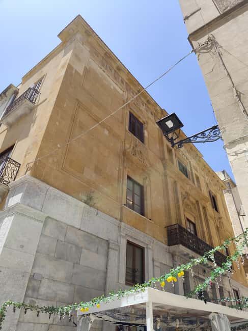 Trapani: Guided Walking Tour with Cannolo - Key Points