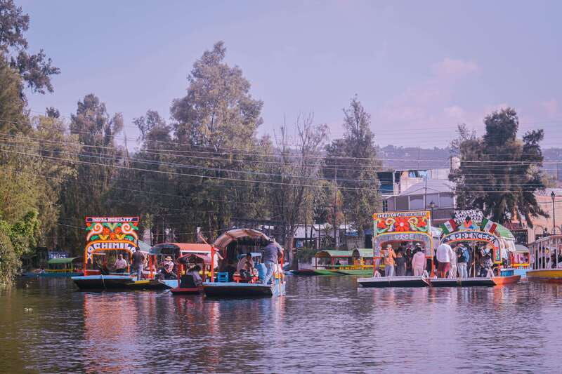 travel-through-xochimilco-without-transportation