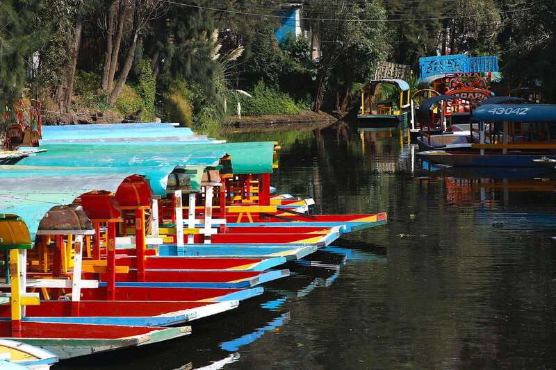 travel-through-xochimilco-without-transportation