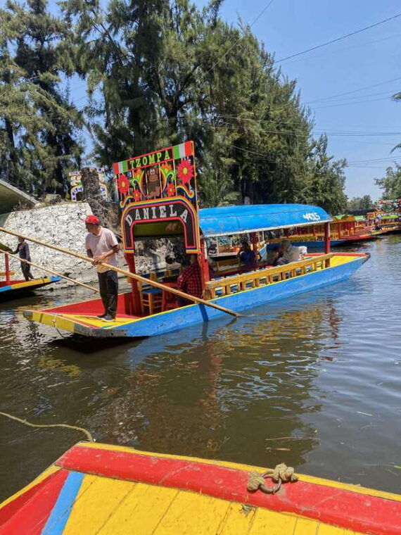travel-through-xochimilco-without-transportation
