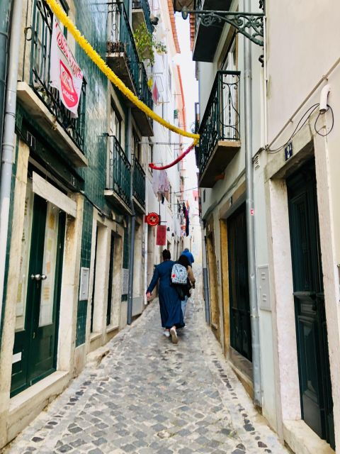 travel-to-the-medieval-part-of-lisbon-by-tuk-tuk