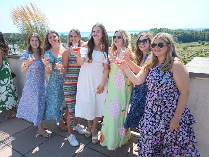 traverse-city-old-mission-bachelorette-event-group-wine-tour