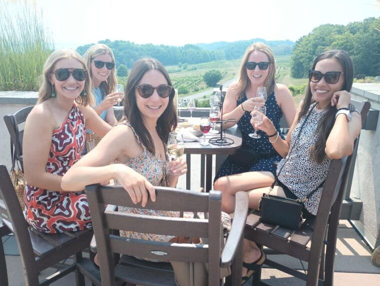 traverse-city-old-mission-bachelorette-event-group-wine-tour