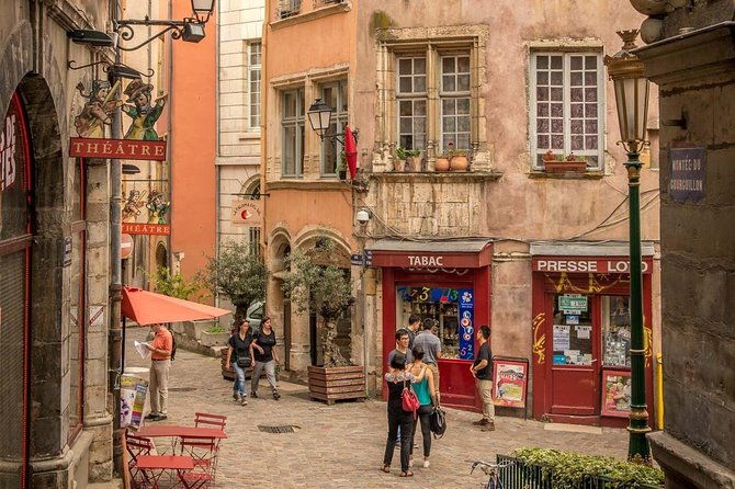 treasure-hunt-in-a-pedicab-tour-of-lyon