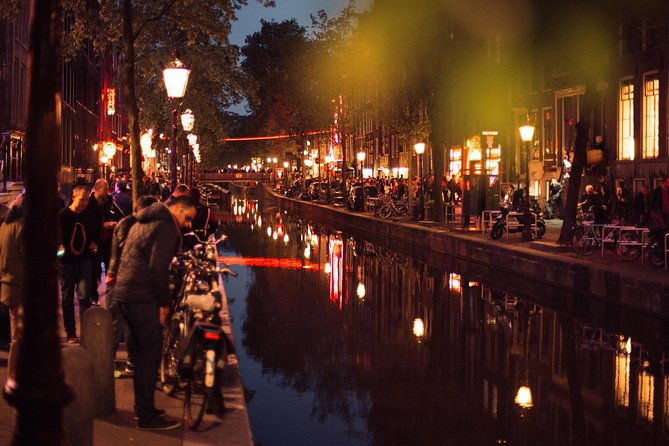 treasures-of-amsterdam-coffeeshops-red-light-district-private-tour