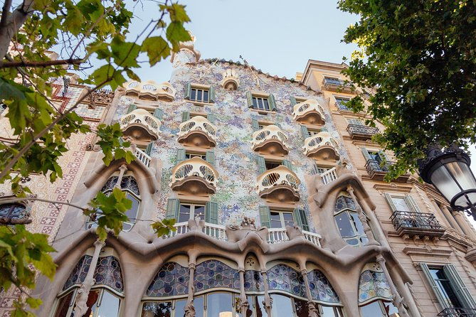 treasures-of-barcelona-private-gaudi-walking-tour