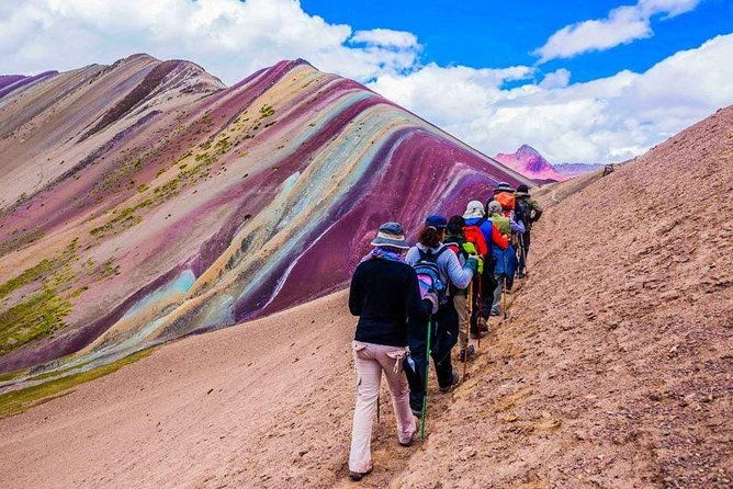 trek-through-the-mountain-of-colors-vincunca-cusco