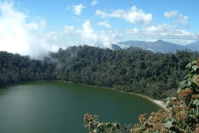 trek-to-chicabal-volcano-and-lagoon-near-quetzaltenango-guatemala