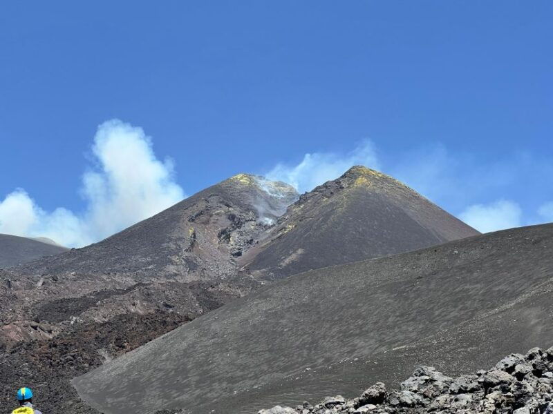 trekking-at-3000-meters-on-etna