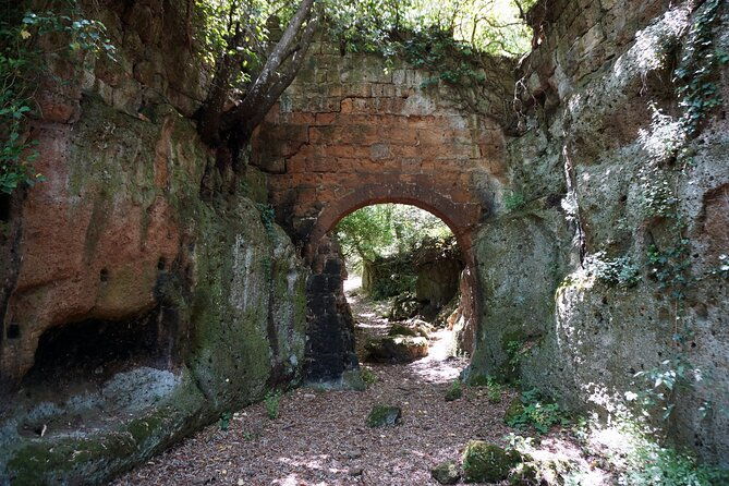 trekking-excursion-history-and-nature-necropolis-of-norchia-from-rome
