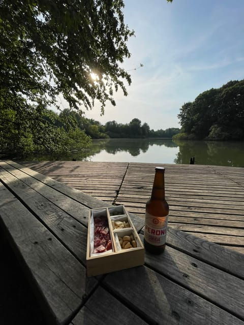 trekking-in-the-wood-with-picnic-on-the-turtles-lake-2