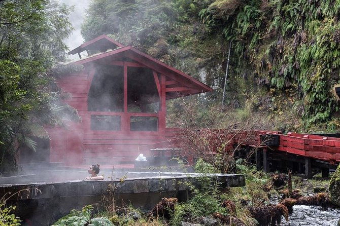 trekking-mirador-el-volcano-geometric-hot-springs