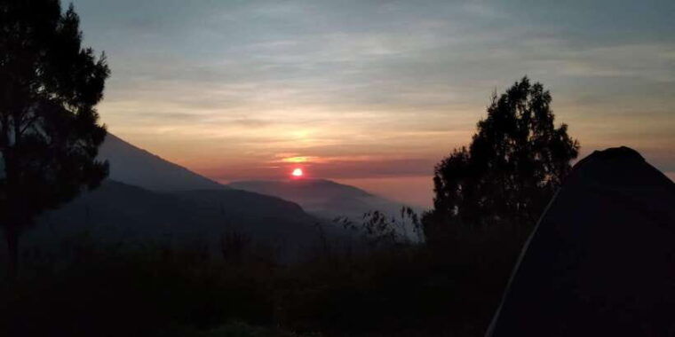 trekking-mount-sangkareang-second-summit-of-rinjani-2d1n