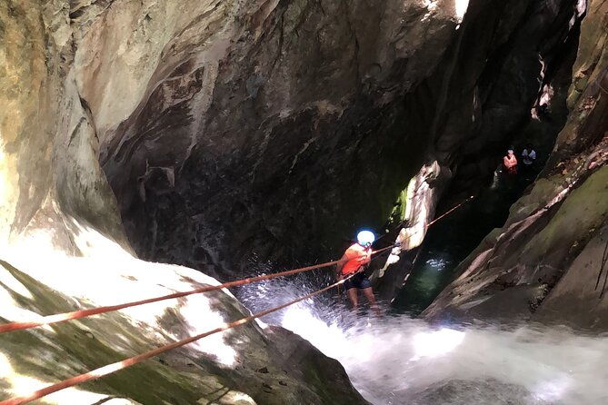 trekking-rappelling-waterfalls-in-dominican-republic