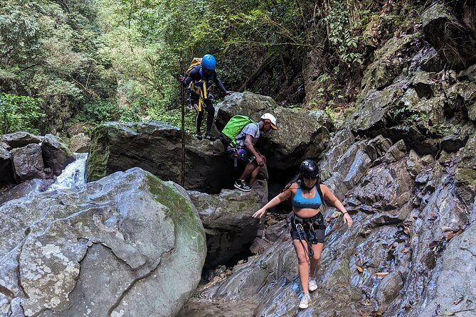trekking-rappelling-waterfalls-in-dominican-republic