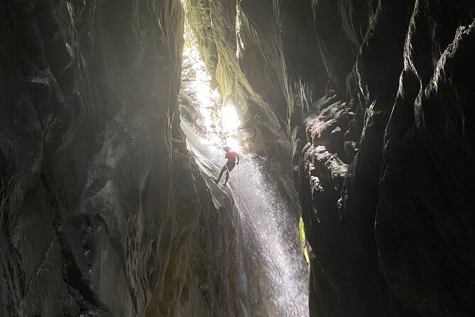 trekking-rappelling-waterfalls-in-dominican-republic