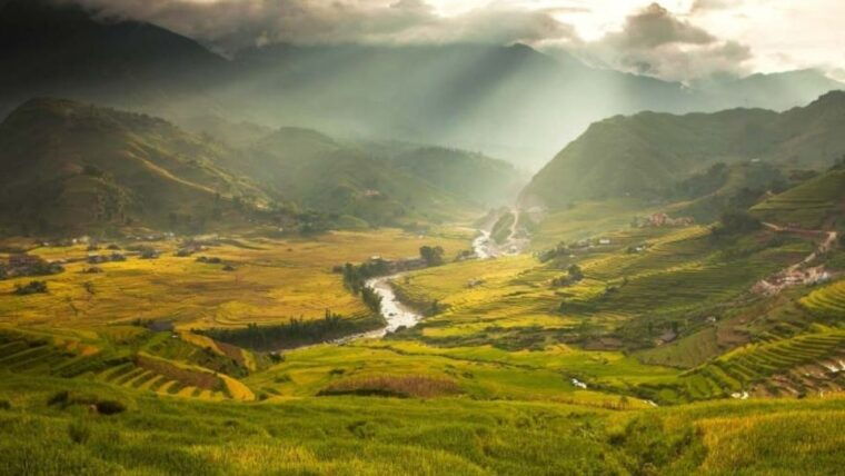 trekking-through-rice-terraced-fields