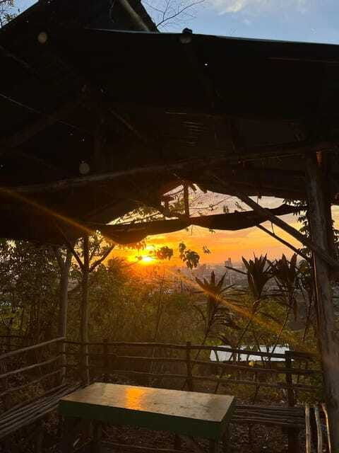 trekking-to-see-the-beautiful-view-of-cebu-city