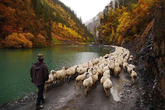 trekking-tour-from-tusheti-to-khevsureti-via-atsunta-pass