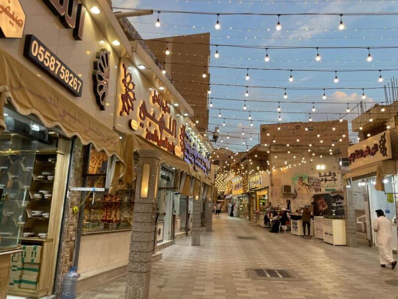 Trip from Makkah to Jeddah: Discover the Beauty of Jeddah - The Floating Mosque — An Architectural Marvel