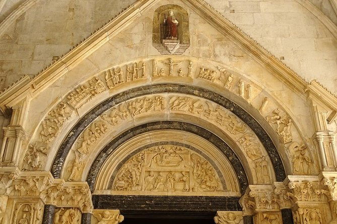 trogir-old-town-klis-fortress-from-split