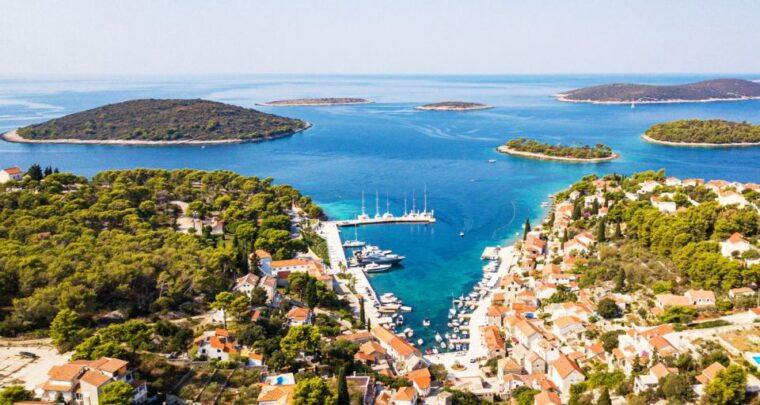 trogir-private-speedboat-tour-to-blue-lagoon-and-3-islands