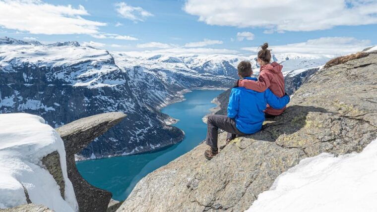 trolltunga-winter-cabin-experience