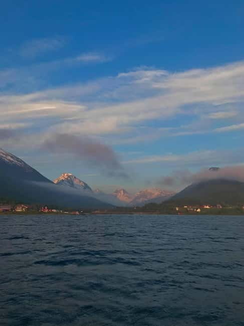 Tromsø: 2-Hour Island Tour Cruise with Snacks and Drinks - An Authentic Arctic Cruise Experience in Tromsø