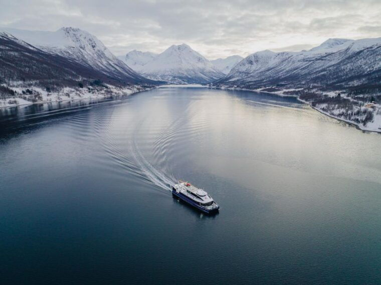 tromso-arctic-fjord-cruise-in-polar-landscapes