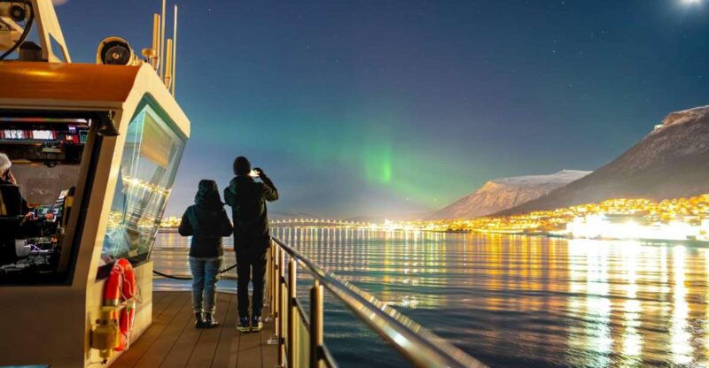 tromso-electric-northern-lights-cruise