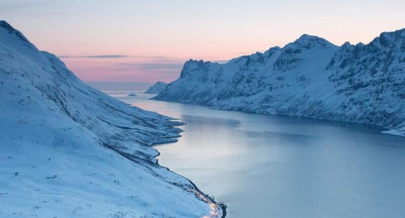 tromso-fjords-and-sommaroy-islands-tour-with-salmon-picnic