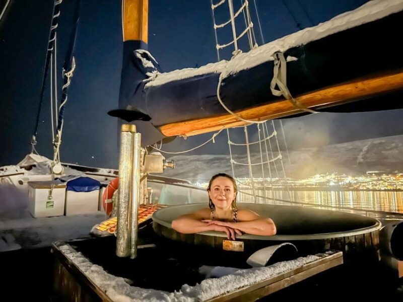 tromso-luxury-northern-lights-cruise-with-hot-tub-dinner