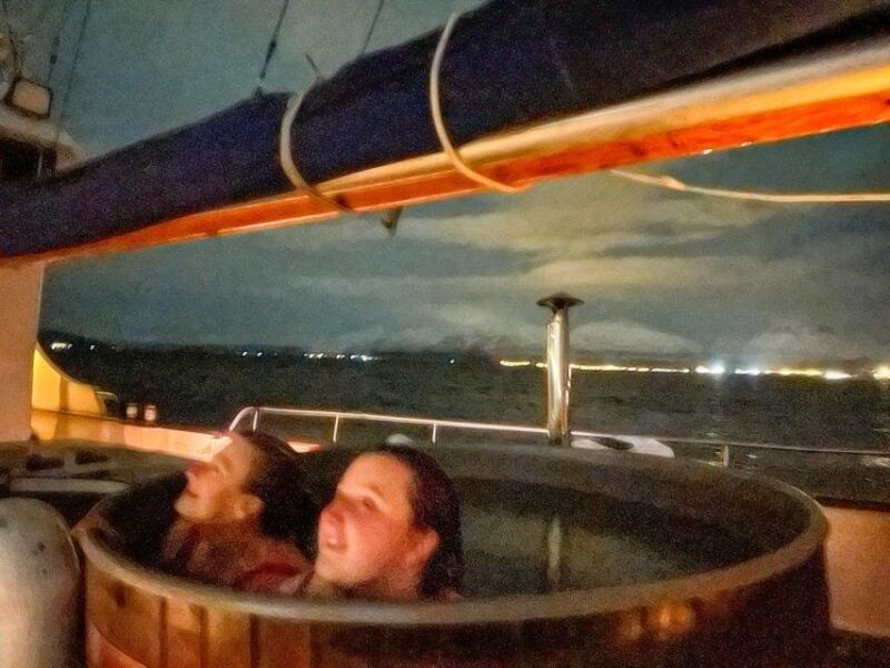 tromso-luxury-northern-lights-cruise-with-hot-tub-dinner