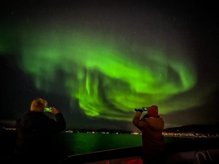 tromso-luxury-northern-lights-cruise-with-hot-tub-dinner