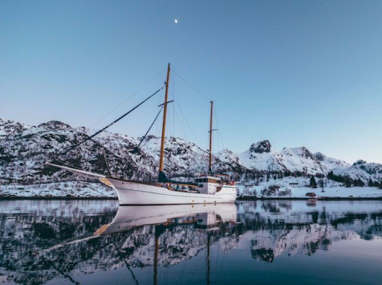 tromso-luxury-northern-lights-cruise-with-hot-tub-dinner