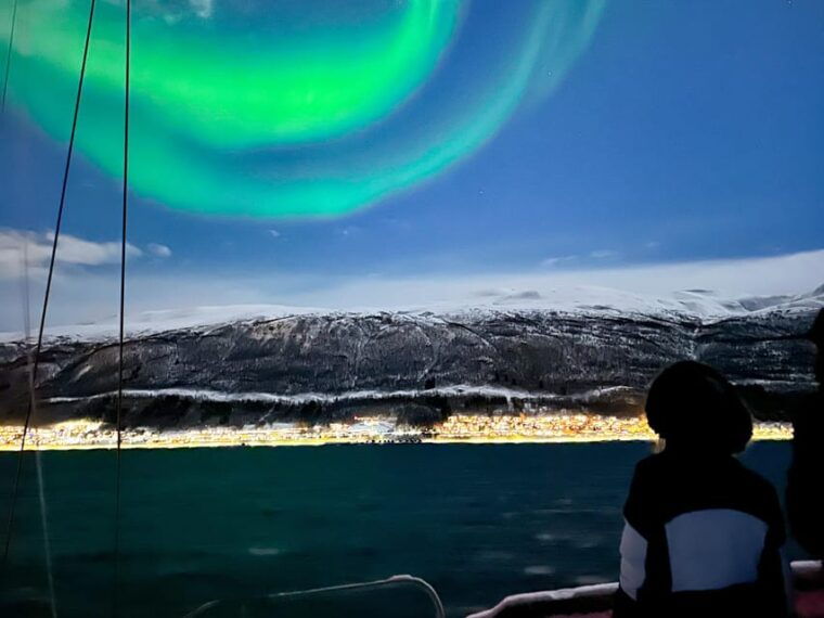 tromso-luxury-northern-lights-cruise-with-hot-tub-dinner