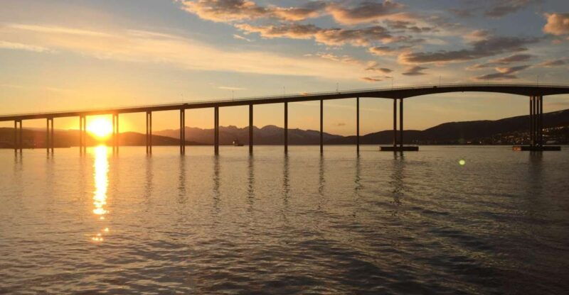 tromso-midnight-sun-cruise-in-a-luxury-catamaran
