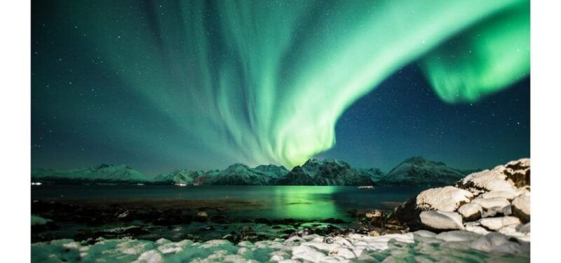 tromso-northern-lights-big-bus-chase-with-free-photos