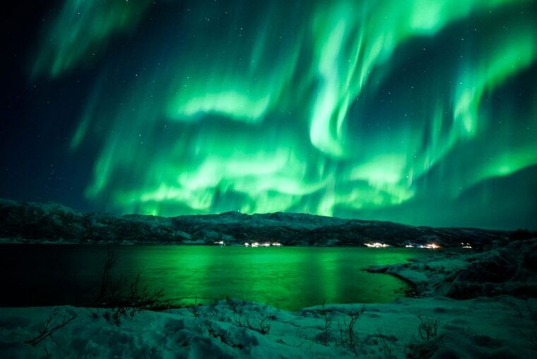 tromso-northern-lights-chase-minibus-tour