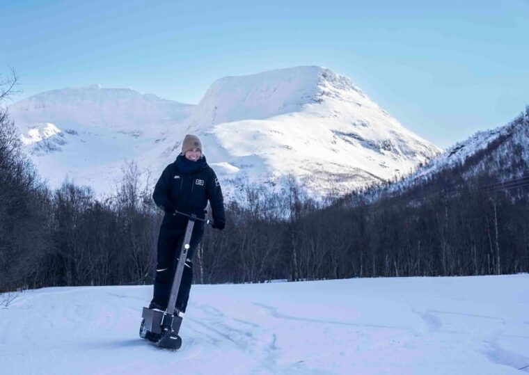 tromso-northern-lights-hunt-and-electric-snow-scooter-ride